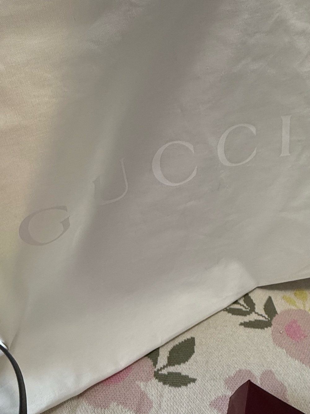 Authentic Gucci Giglio large GG canvas tote bag with with detachable pouch. - Picture 14 of 17